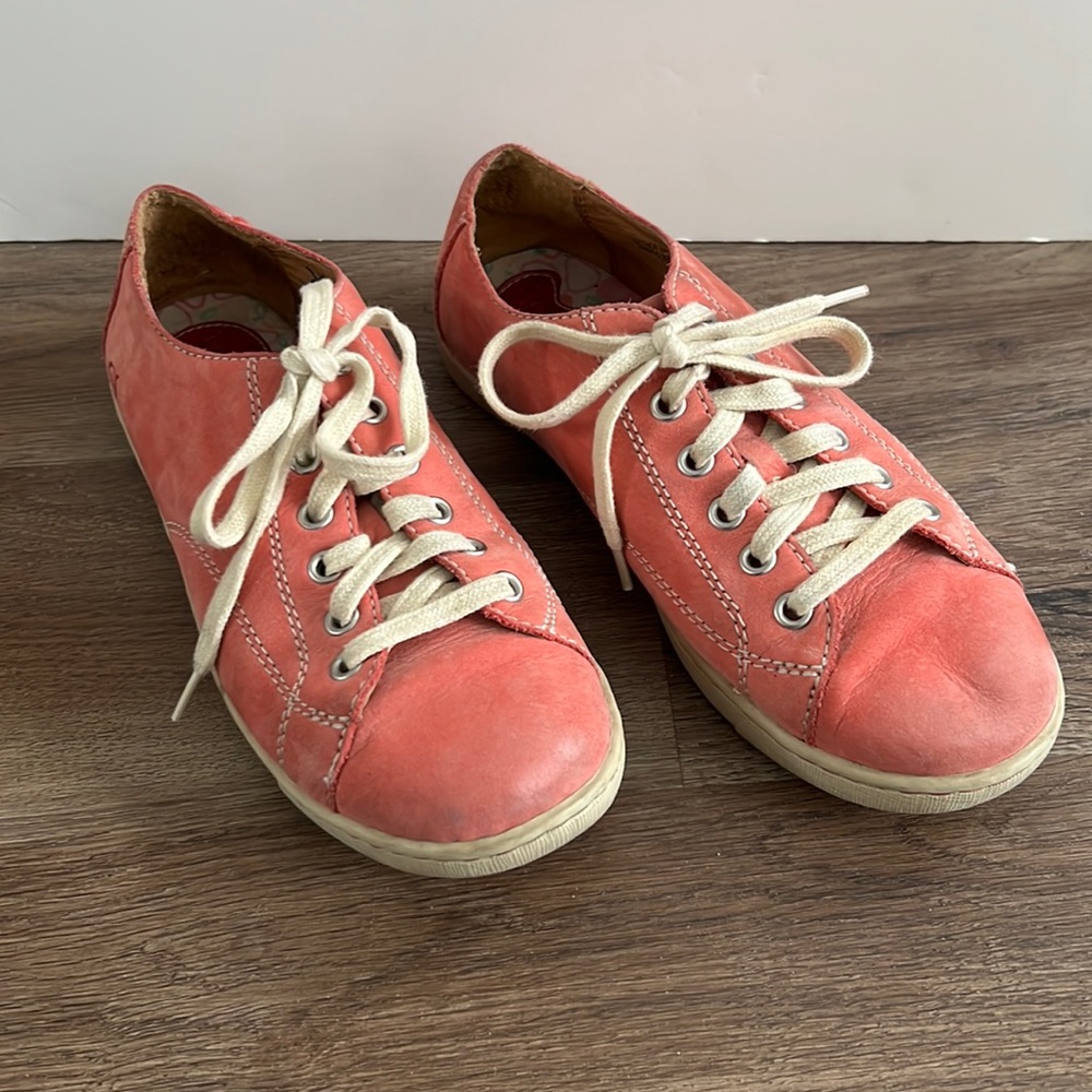 Born Kai Suede Nubuck Sneakers - Women's Size 7.5 - Peach